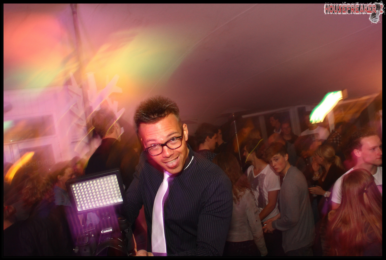 1321x889 pixels (1.135K)